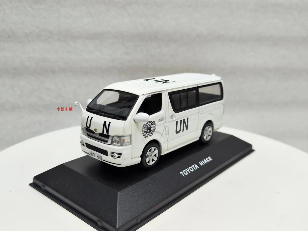 1:43 TOYOTA HIACE UN Alloy Car Model Simulation Diecast Collectible Ornaments Toys Children's Gifts
