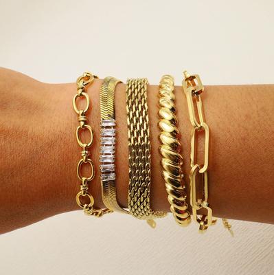 Retro Armband aus Edelstahl Leichter Luxus Vielseitiges Titanstahlarmband Vakuumbeschichtung Nicht verblassend Stapelbares Armband