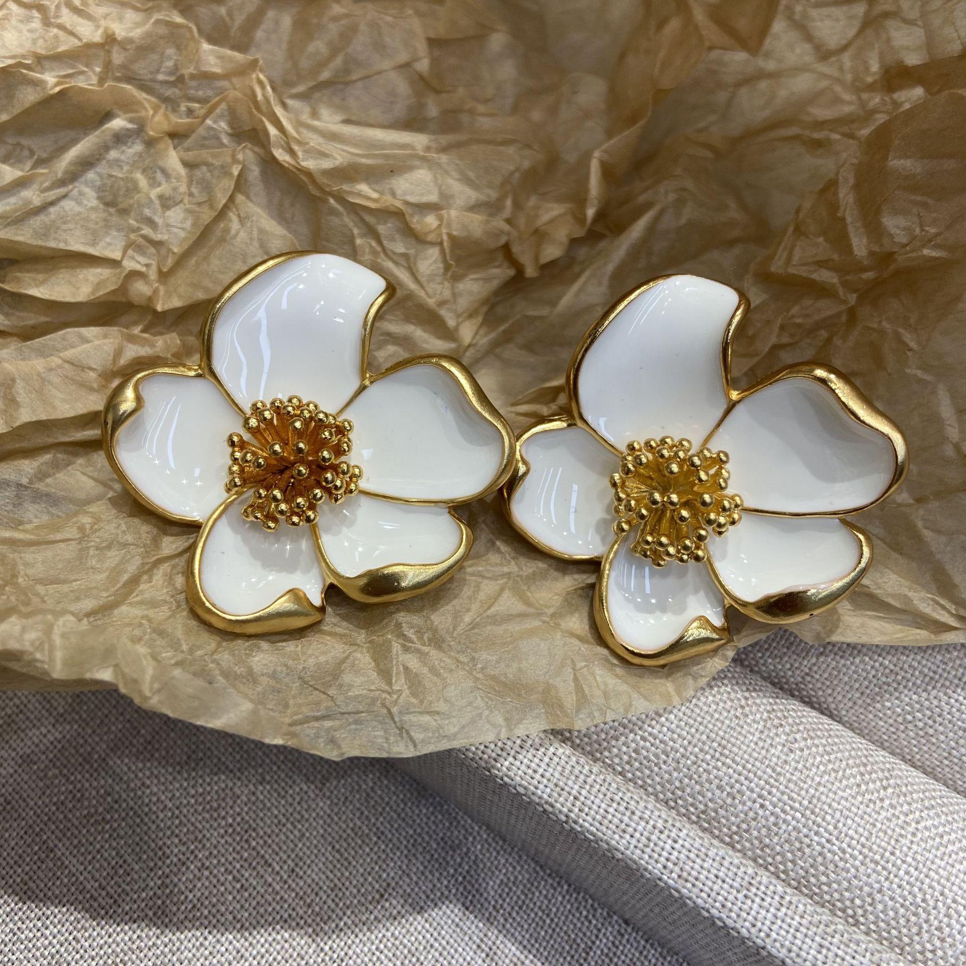 

Silver Needle Camellia Drip Oil Earrings: Elegant French Retro White Flower Studs