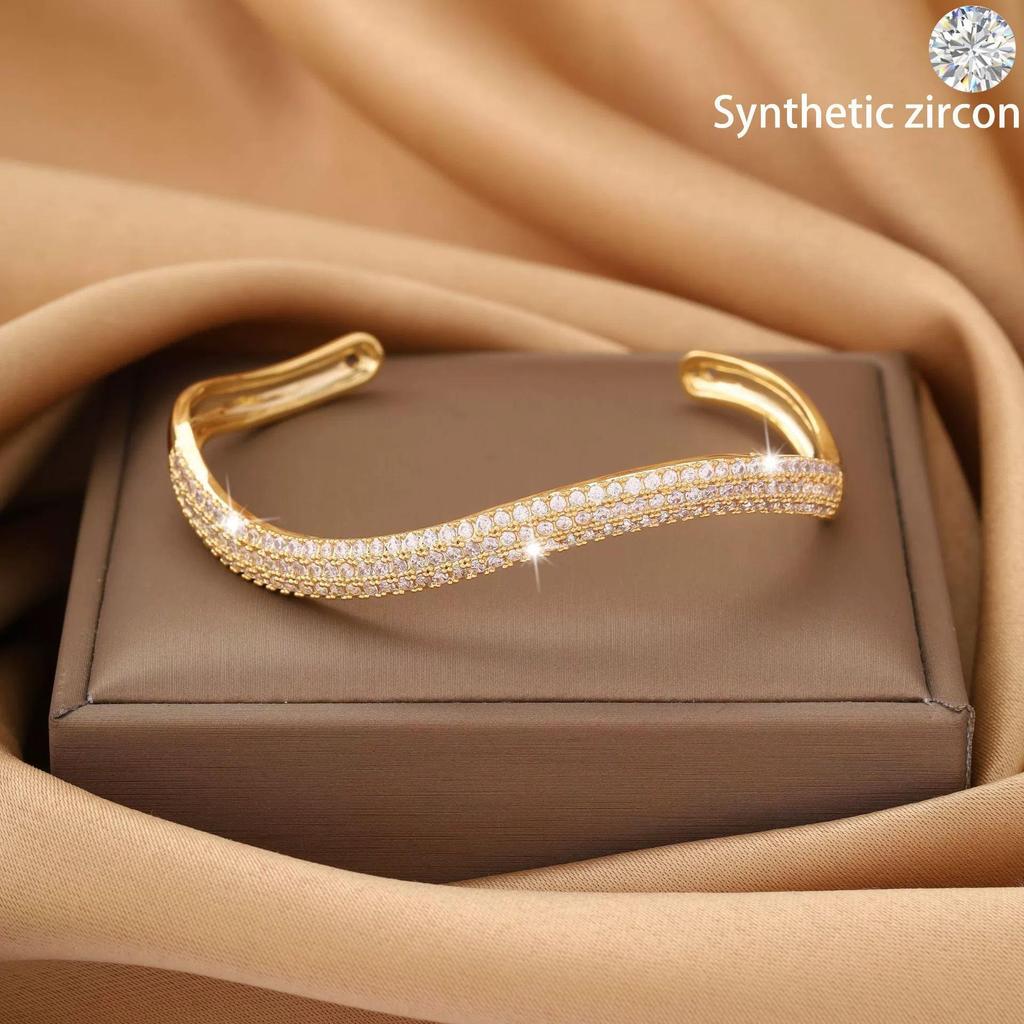 Exquisites 2025 Europäisch-Amerikanisches Nagelarmband mit Zirkon, Luxuriöser Kupferschmuck