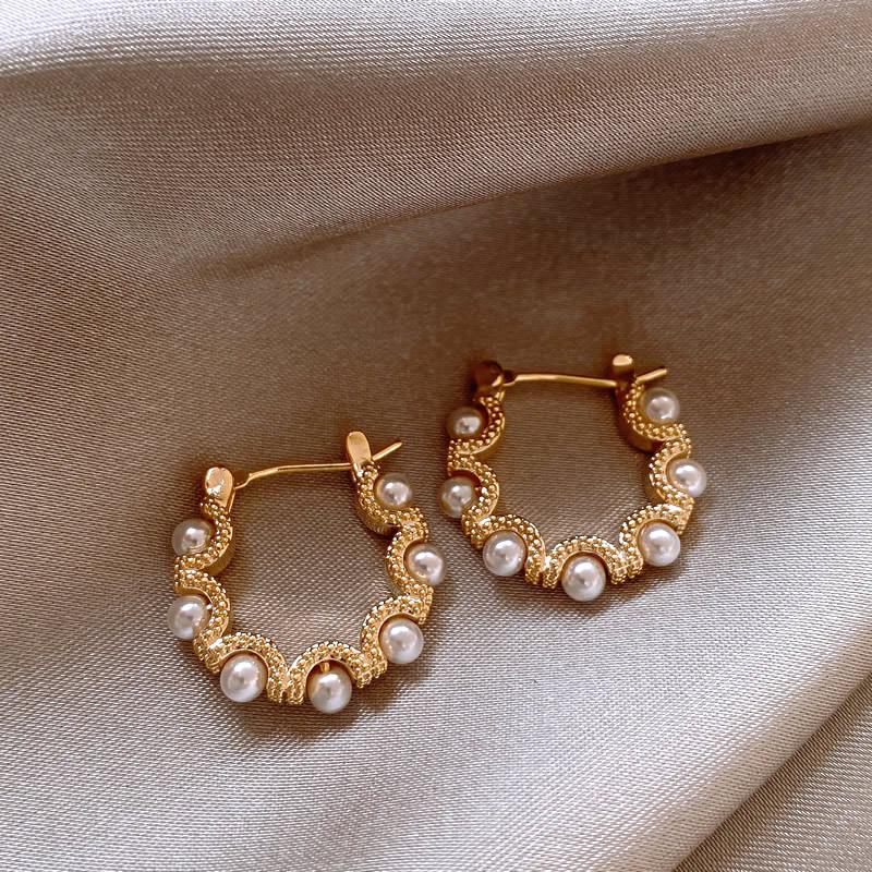 2024 Retro French Pearl Hoop Earrings – Elegant and Unique Design for Women