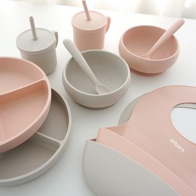 Orbon σετ φαγητού μωρού με βεντούζα 5 τεμαχίων, γκρι, πιάτο με βεντούζα + μπάλα με βεντούζα + κύπελλο με καλαμάκι + σαλιάρα + κουτάλι φαγητού μωρού, Δημοφιλή κορεατικά είδη για γονείς