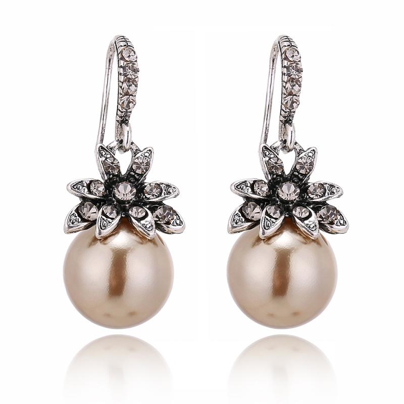 

Fashion Imitation Pearl Earrings Inlaid Rhinestones Exquisite Charming Wedding Jewelry For Women Three Colors optional2019 шампанського