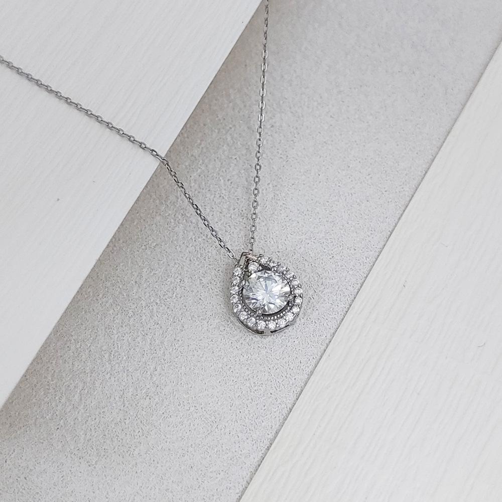 Pear-Shaped Moissanite Pendant Necklace in White Gold - 1 Carat, Luxury Women's Jewelry.