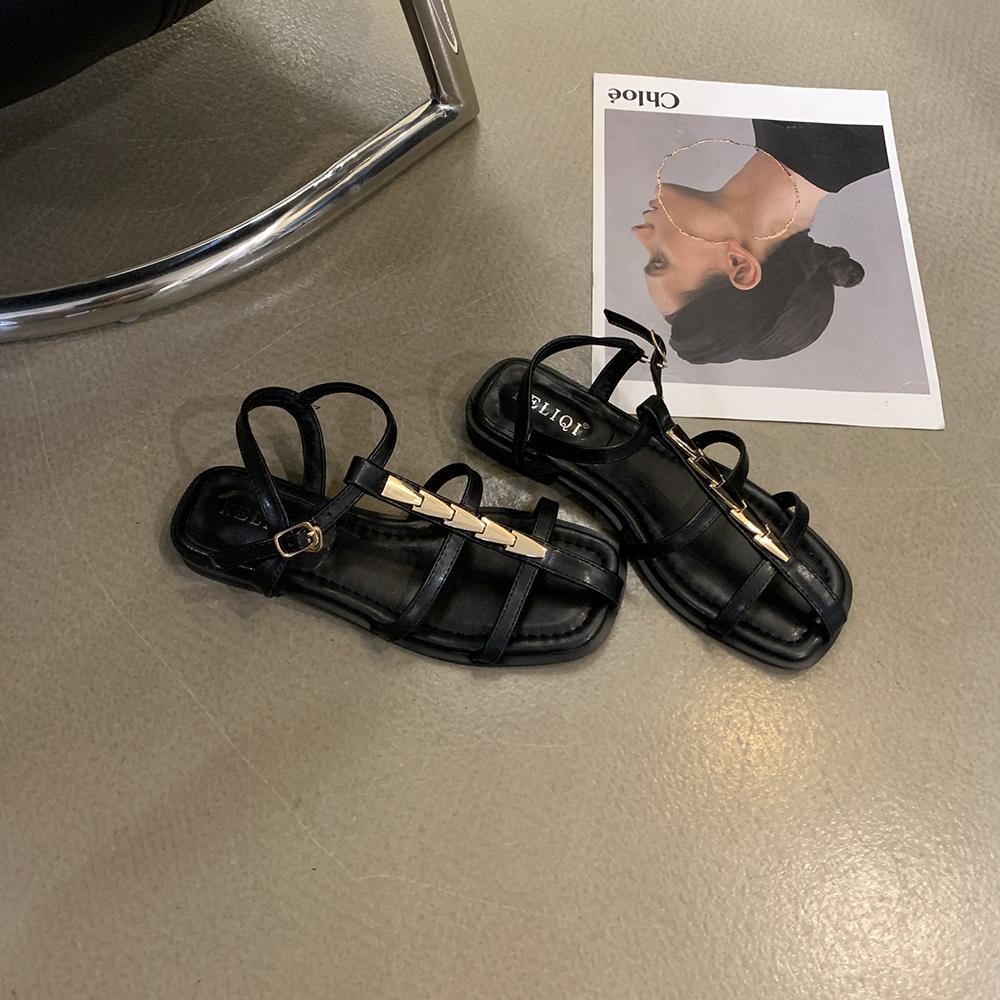 

Модные женские босоножки с открытым носком, узкие ремни на плоской подошве, низкие каблуки, металлические цепочки, летние, ремешок на щиколотке, пряжка, коричневый, черный, размер 35-39 5.5 чёрный