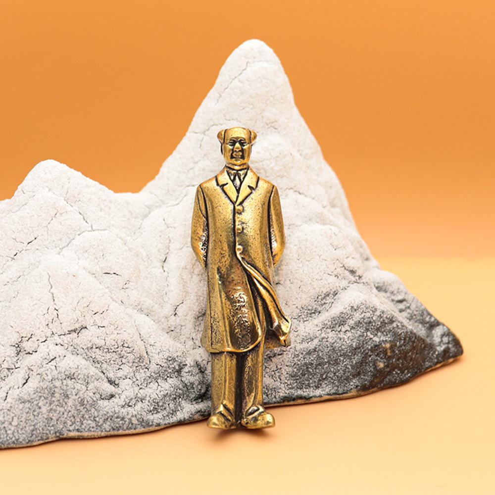 Exquisite Retro Brass Chairman Mao Keychain - Creative Copper Statue Pendant Gift