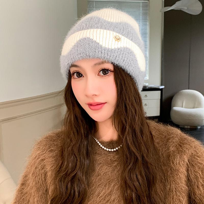 Autumn and winter hats women's trendy and versatile fashion plush wool hats winter cycling warm contrasting knitted hats