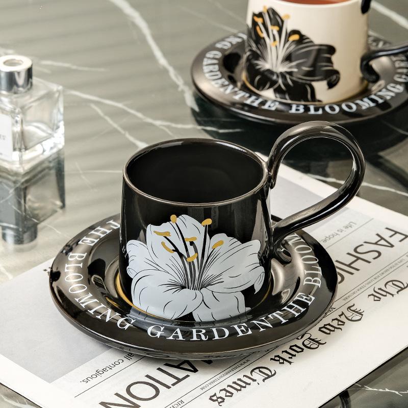 Französischer Retro-Stil Kaffeetasse und Untertasse Set Hohes Erscheinungsbild Nachmittagstee Tassen Restaurant und Café Designgefühl Keramiktassen