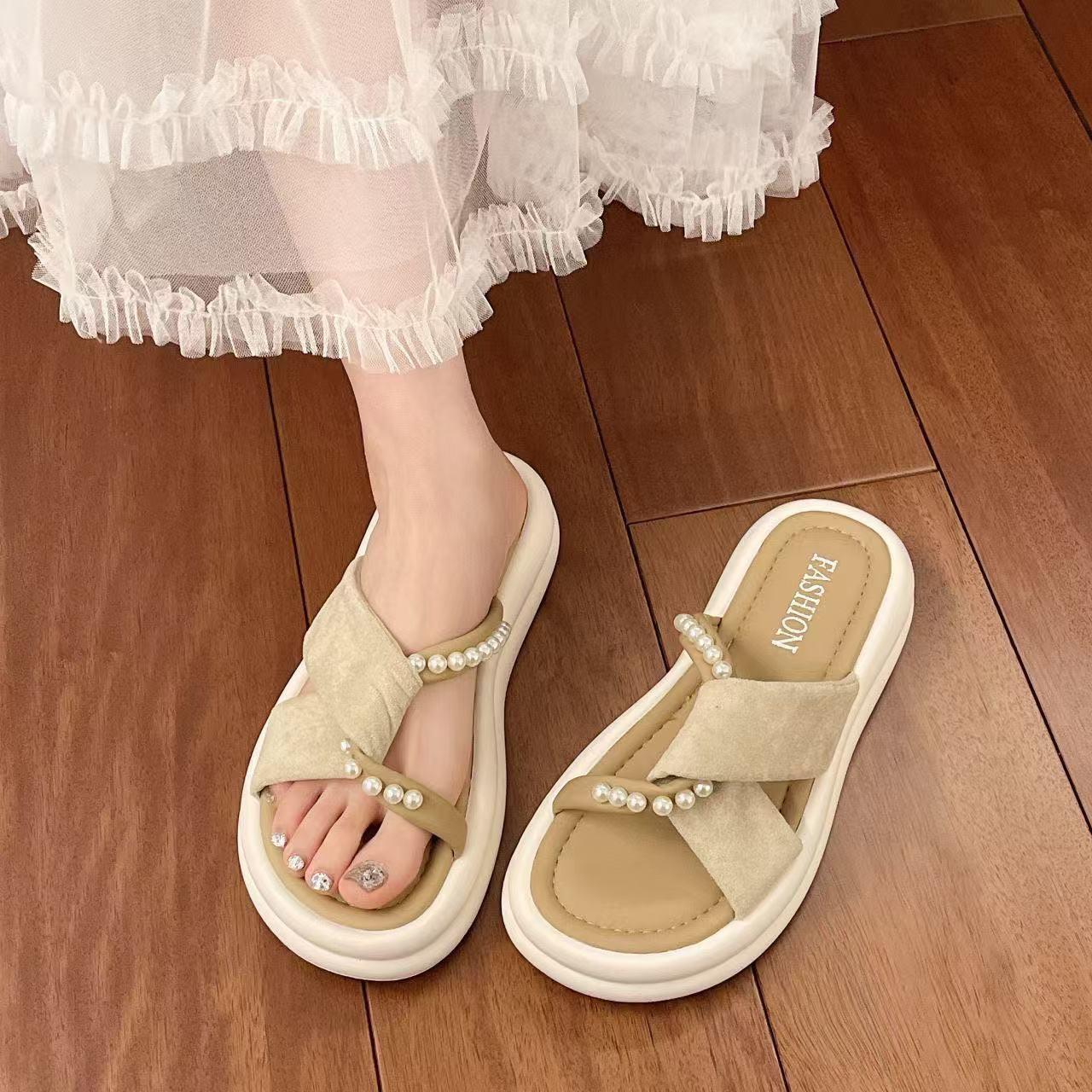 

Thick bottom heightening outer wear one-word slippers female 2025 summer new fairy wind French beach pearl cool slippers 35 бежевый