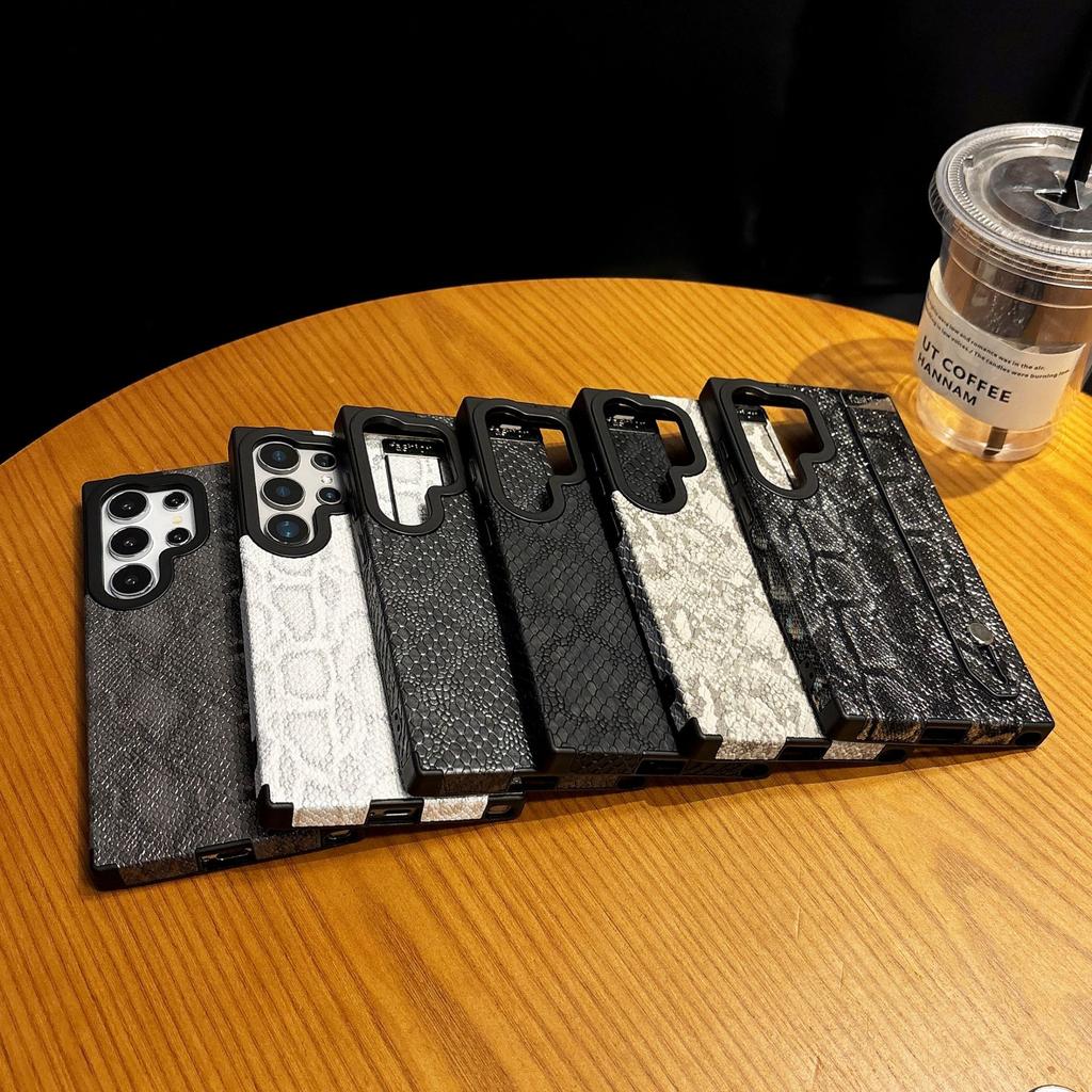 Applicable To Samsung S25ultra Mobile Phone Case S24U Snakeskin Pattern S23ultra Wristband Bracket with Built-in Magnetic Attraction