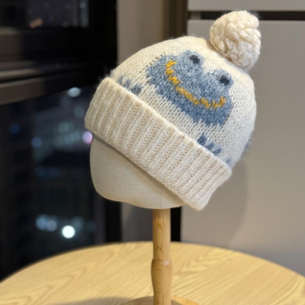 Neue Niedliche Jacquard Frosch Pelzkugel Wollmütze für Damen Modische Herbst- und Winter-Wärme-Ohrenschützer Gestrickte Mütze für Herren Pullovermütze