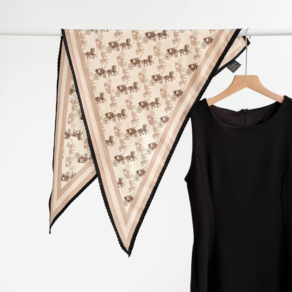 Fashion new autumn and winter silk wool triangle towel collection women's warm retro mulberry silk shawl decorative shawl