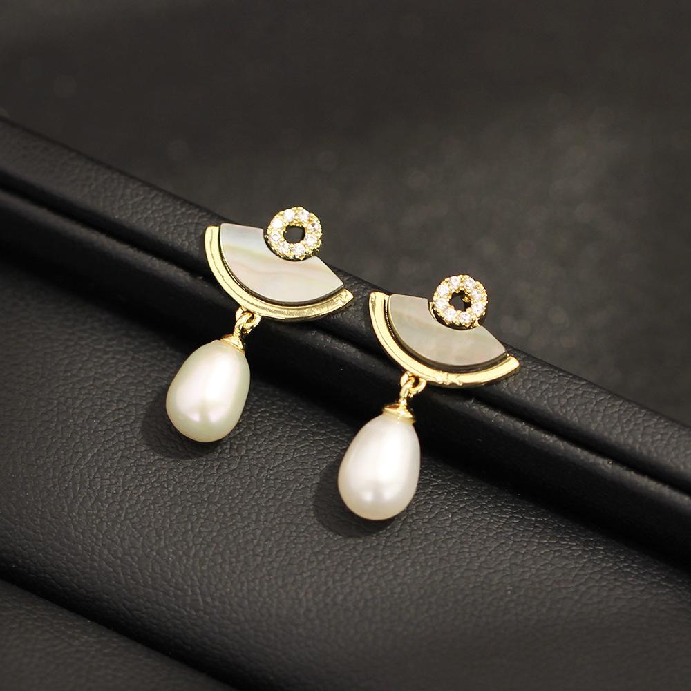 New product simple niche natural fritillary fan-shaped stud earrings temperament freshwater pearl water drop earrings silver needle earrings women s