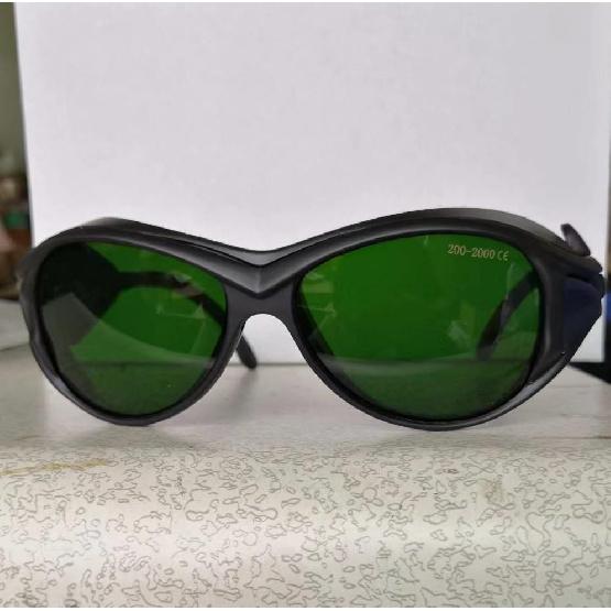 

Laser protection for beauty devices, new stylish light-blocking glasses, comfortable to wear, silicone goggles, infrared protection Matte black and dark gree