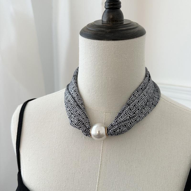 Pearl necklace women's magnetic buckle silk scarf high-end spring and summer new niche wear printed silk scarf scarf