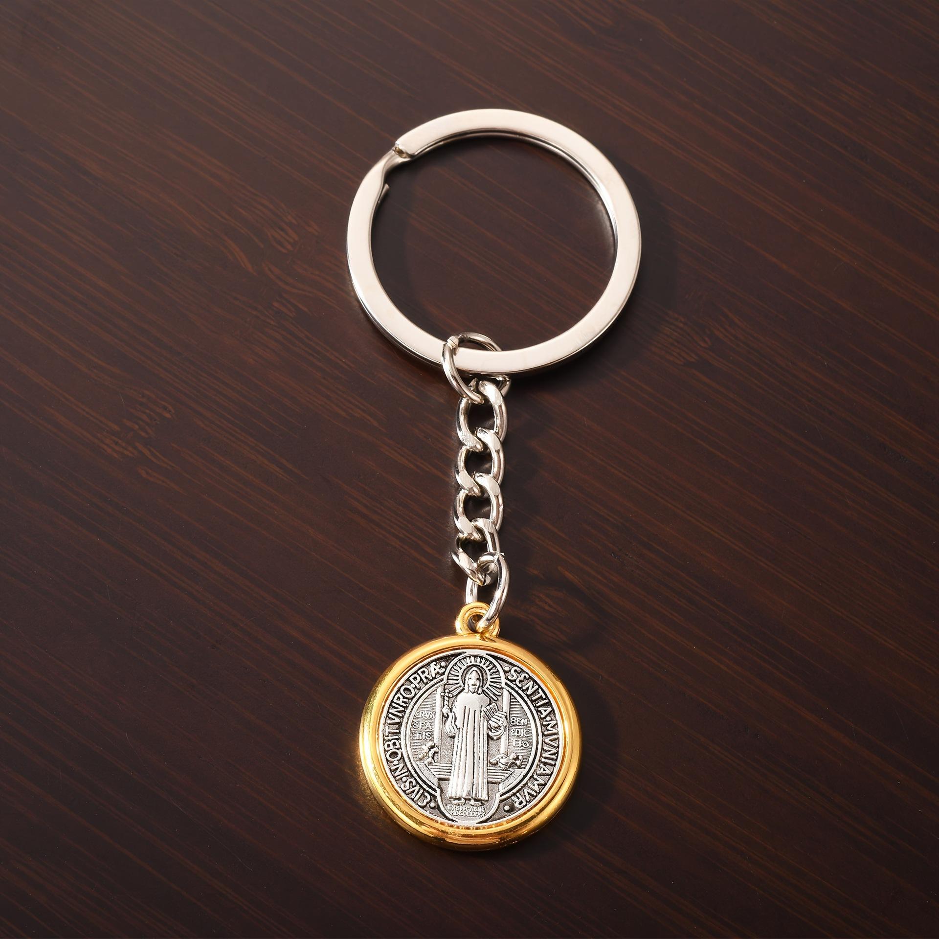 

Retro Two-Color St. Benedict Medal Keychain, Double-Sided Engraved Protective Medal Pendant, Faith-Themed Portable Accessory 1pc