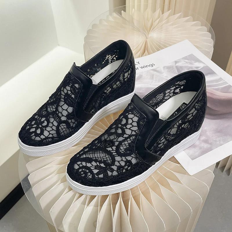 Dámské tenisky na klínku a platformě Gumová kůže Vysoké podpatky Šněrovací boty Špičatá špička Zvyšující výšku Creepers Bílá 2025