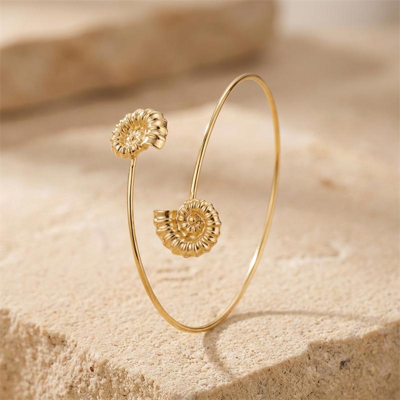 Boho Gold Color Starfish Shell Upper Arm Cuff Bracelet for Women Trendy Metal Conch Adjustable Open Bangle Beach Party Jewelry