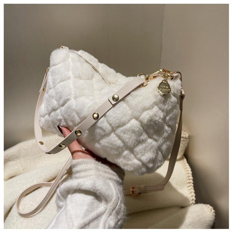 

Плюшева сумка жіноча осінь і зима нова проста універсальна сумка високого класу жіноча сумка через плече м яка сумка під пахву off білий колір