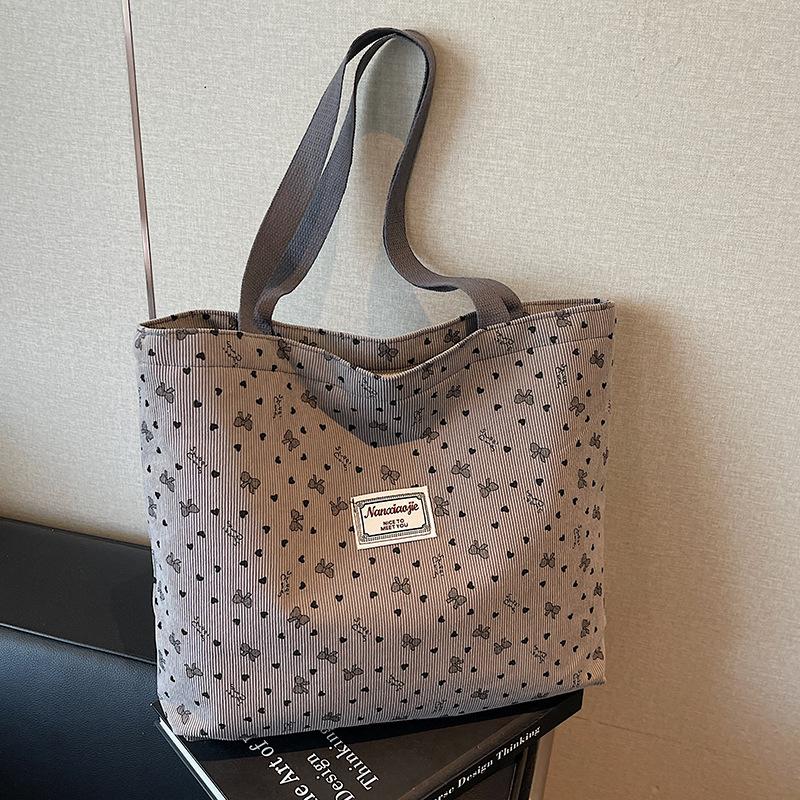 Large-capacity Commuter Bag, Fashionable Single-shoulder Tote Bag, and Niche Hand-held Mommy Bag