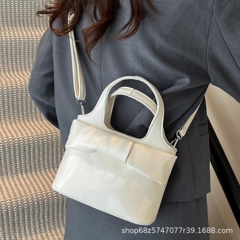 Silver High-end Foreign-style Bag Female Douyin Live Broadcast Explosion Personality Design Hand Bag Commuting Shoulder Messenger Bag