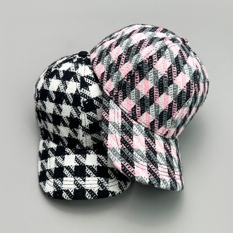 Printed Plaid Flower Embroidery Cap Autumn And Winter Men And Women Retro Versatile Fashion Warm Travel