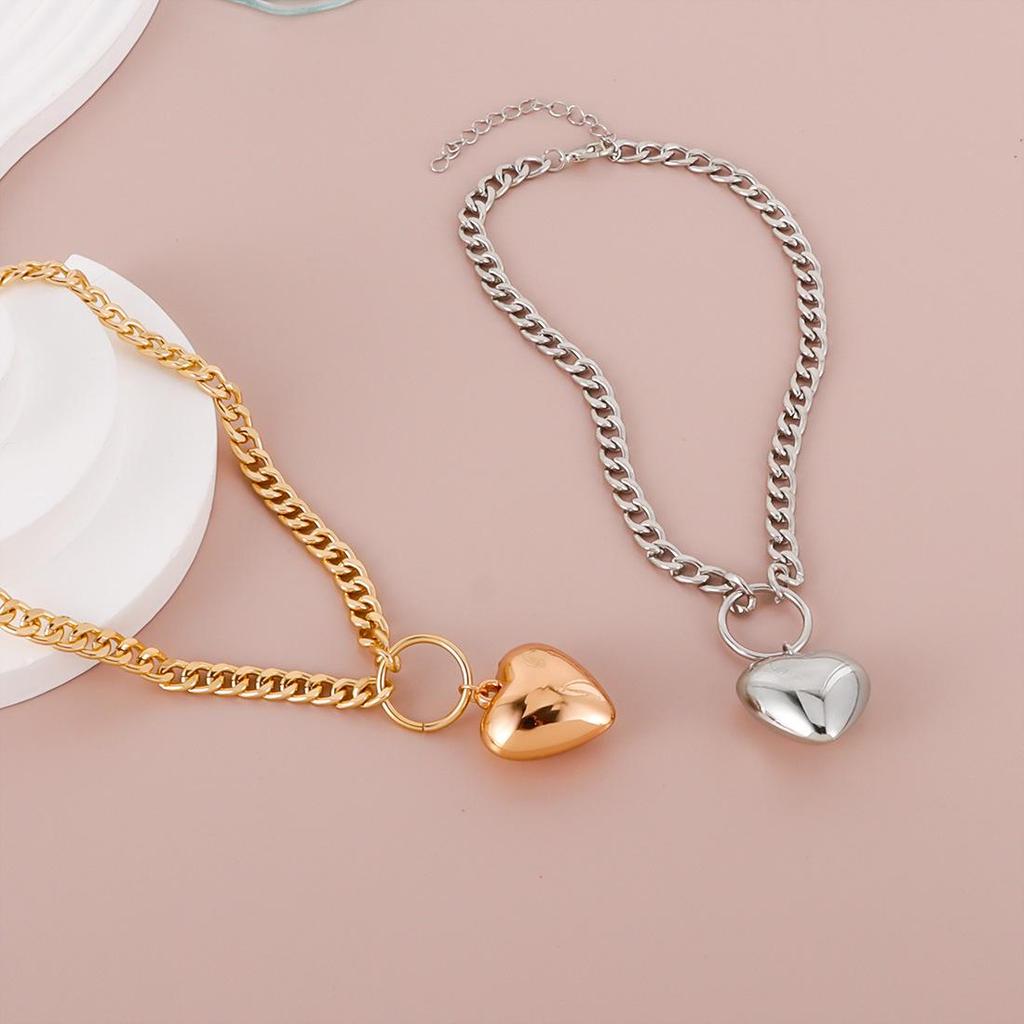 Fashionable Simple Collarbone Necklace: Small Fresh Peach Heart Design for Women (NK28040)