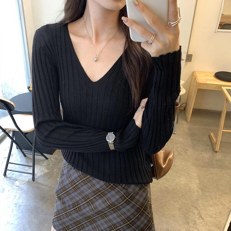 Korean Chic White V-Neck Slim Knit Long-Sleeve Top for Women - Autumn/Winter