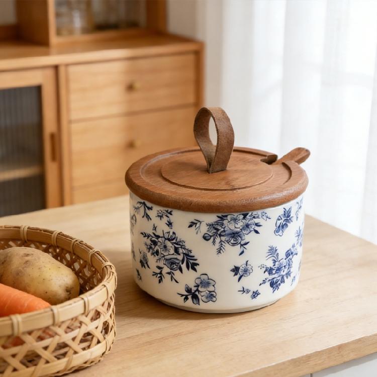 Porcelanowa solniczka z pokrywką i łyżeczką, pieprzniczka, pojemnik do przechowywania przypraw na blat, narzędzie kuchenne