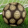 1 pièce Emblème Lion Doré Ballon de Football Taille 5 Football Cousu à la Machine Intérieur/Extérieur Football Universel Collection Surprise n119