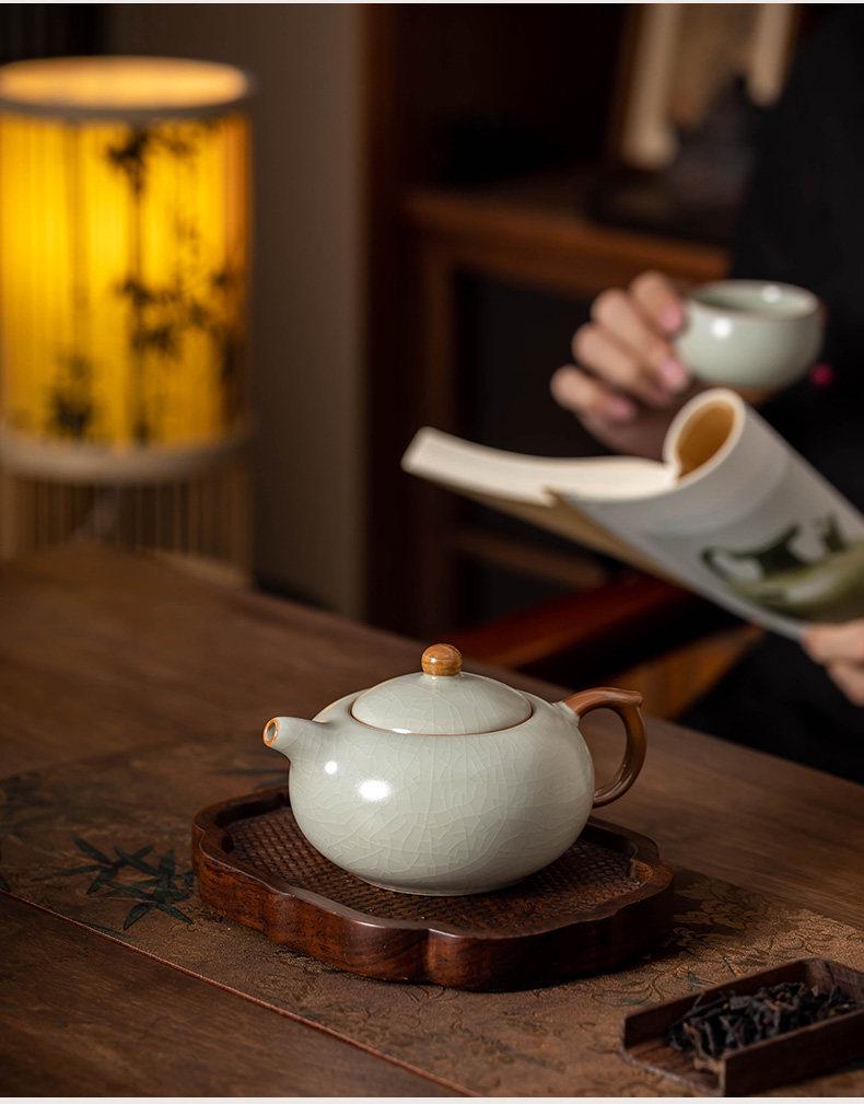 Antique Style Beige Ceramic Teapot for Gongfu Tea Brewing