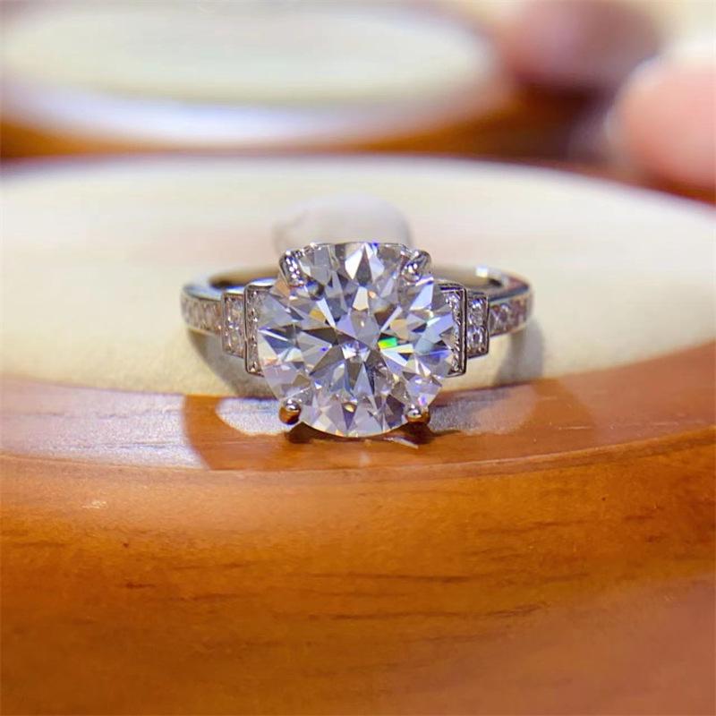 5 Carat D Color Moissanite Ring AU750 with Six-Prong Micro-Set Design, Long-Lasting Color Retention.