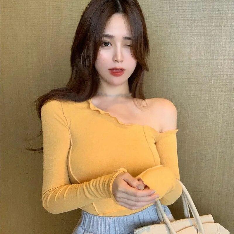 

Жіноча однотонна тонка футболка з косим коміром і довгими рукавами One Size