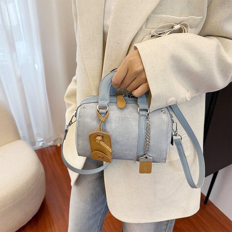 This Year, the Popular Portable Small Bag, Women's 2025 New Fashion Boston Pillow Bag, Spring Versatile Messenger Bag