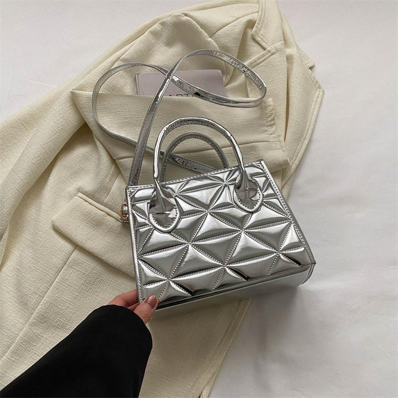 Versatile Medium Sized Square Shoulder Bag For Women With Trendy Street Style Aesthetic серебряный