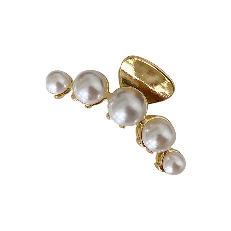 Korean Retro French Pearl Claw Hair Clip - Elegant Metal Hair Accessory for Women