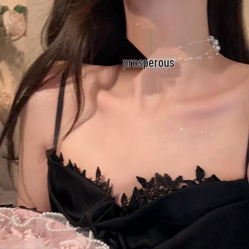 

Розкішний чокер з камелією та перлами 2024: Елегантне жіноче кольє на ключицю