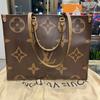 [Tweedehands] Louis Vuitton Onthego GM 'Bruin Monogram Canvas/Bruin Monogram Reverse Canvas' - Zeer Goed #1MX8MJX