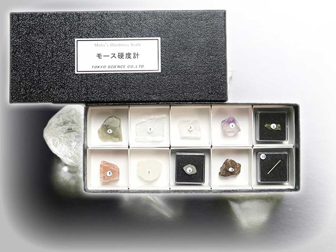 SCIENCE Mohs Hardness Scale Hardness Set of 10 Streak and Instruction Manual cardboard (Mineral Tester) / Minerals, Plate, (in box)