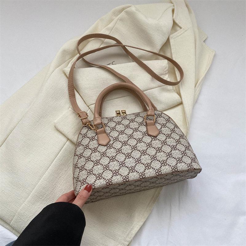 Casual Handbag Shell Bag Women's Fashion Simple Messenger Bag Spring New Commuter Shoulder Bag