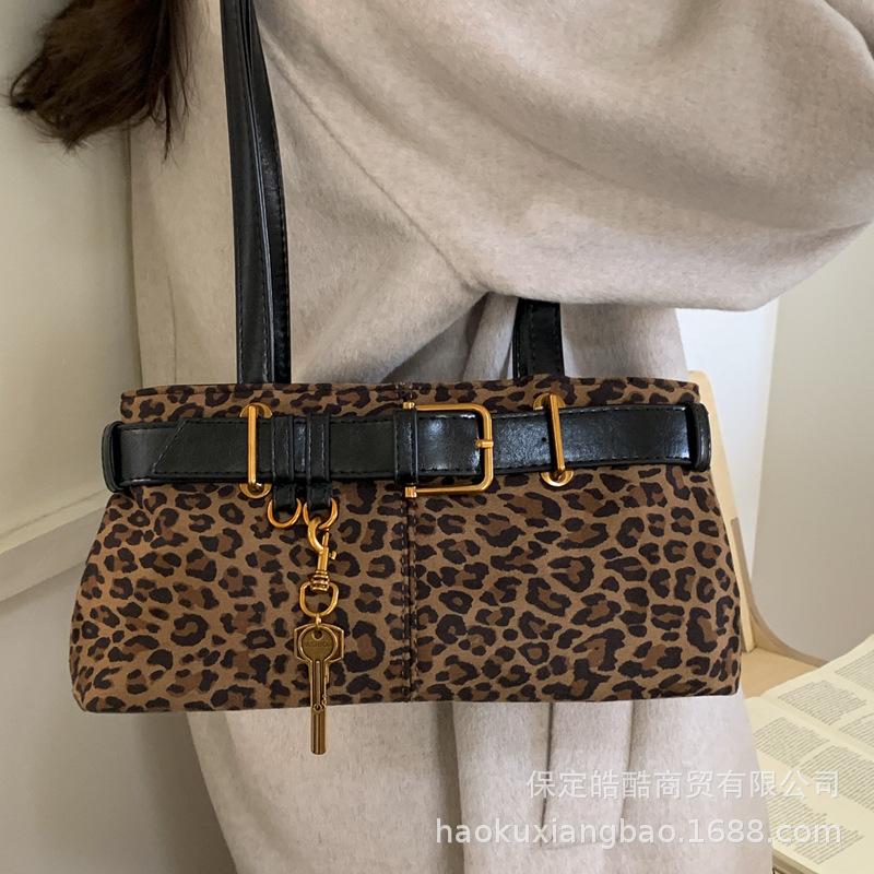 Retro portable commuter bag women's autumn and winter 2025 new trendy fashion Korean underarm bag versatile large capacity bag