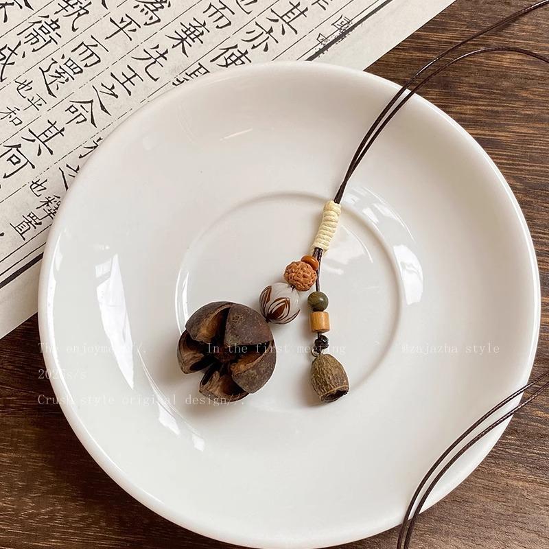 Long-length Wax Rope Walnut Pendant Necklace for Women - A Retro and Niche Design in Modern Chinese Style Accessory