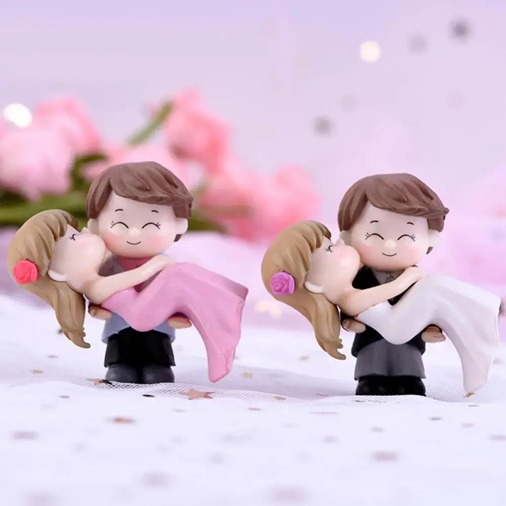 Sweet Couple Bride Groom Model Miniature Figurine Landscape Wedding Figurine Desktop Ornament Home Decor Wedding Gift Garden
