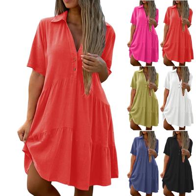 Sommerkleid aus Baumwolle und Leinen mit lockerer Passform und einfarbigem Revers und kurzen Ärmeln