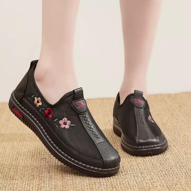 25 Years Old Summer New Old Beijing Cloth Shoes Women's Mesh Shoes Non-slip Soft Sole Breathable One Pedal Middle-aged and Elderly Mother Shoes