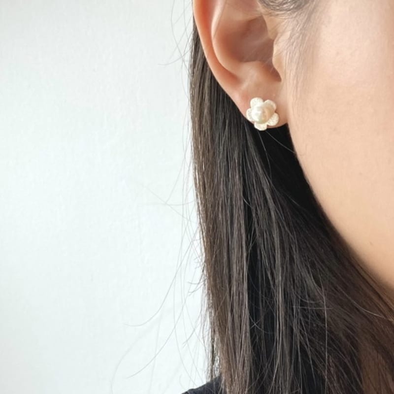 SUZURAN Uneven Silver Earring_pearl Daisy