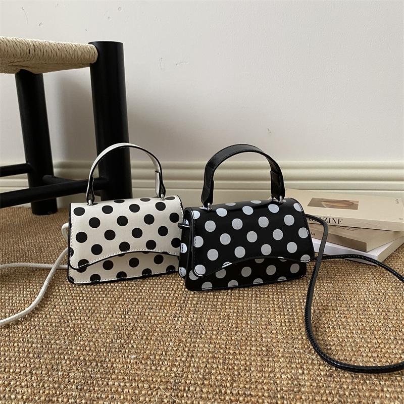 Modische Mittelfeld-Schultertasche mit großem Fassungsvermögen, schmal, quadratische Form