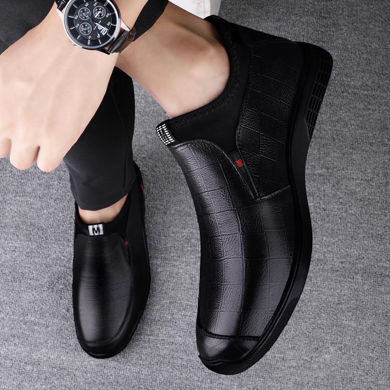 

Men s shoes 2025 summer new men s wear-resistant soft-soled casual leather shoes Korean version fashion lazy one-pedal Doudou shoes 37