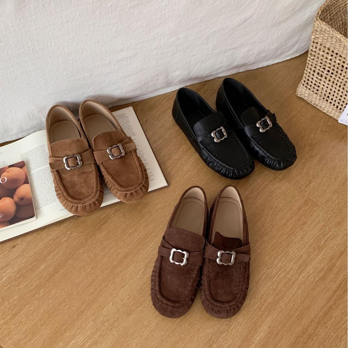 

2025 autumn and winter new suede soft-soled belt buckle versatile Doudou pleated women s single shoes 39 чёрный