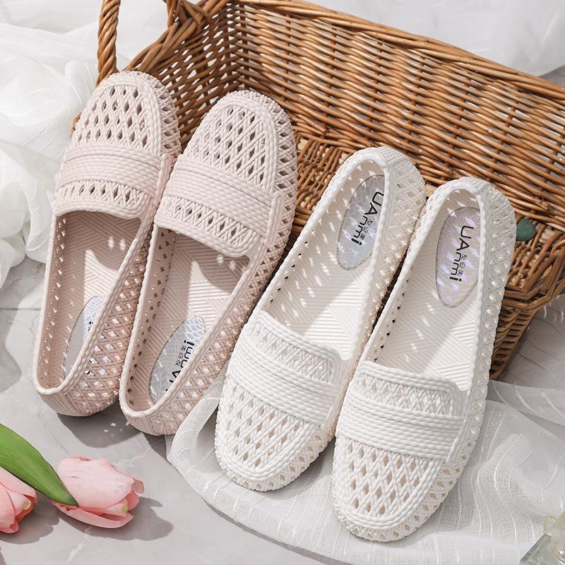 Casual women's net shoes flat bottom breathable hollow baotou hole in the hole mother shoes nurse shoes outdoor beach shoes